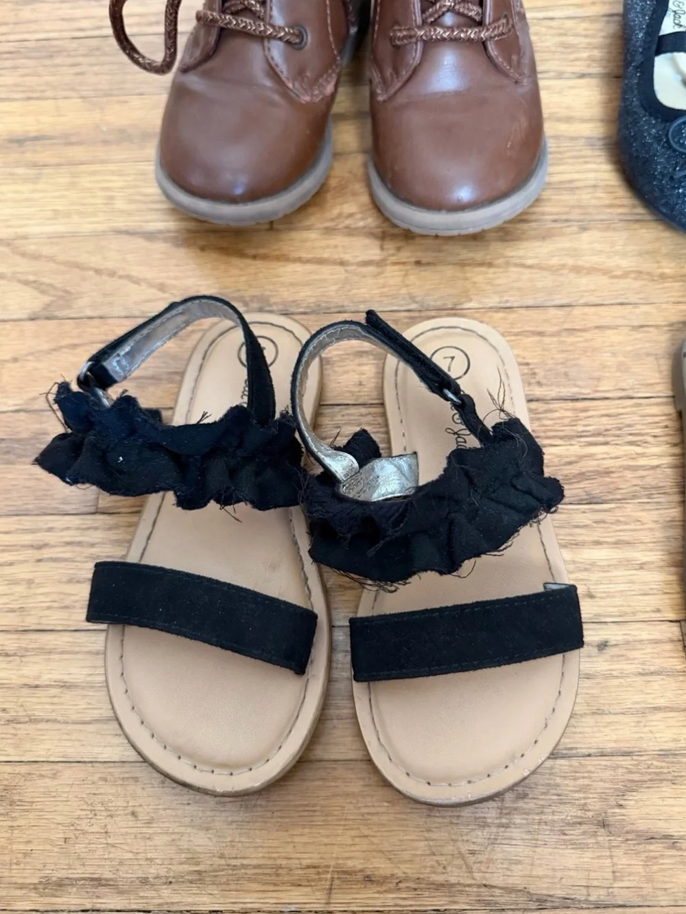 Girls size 7 shoes
